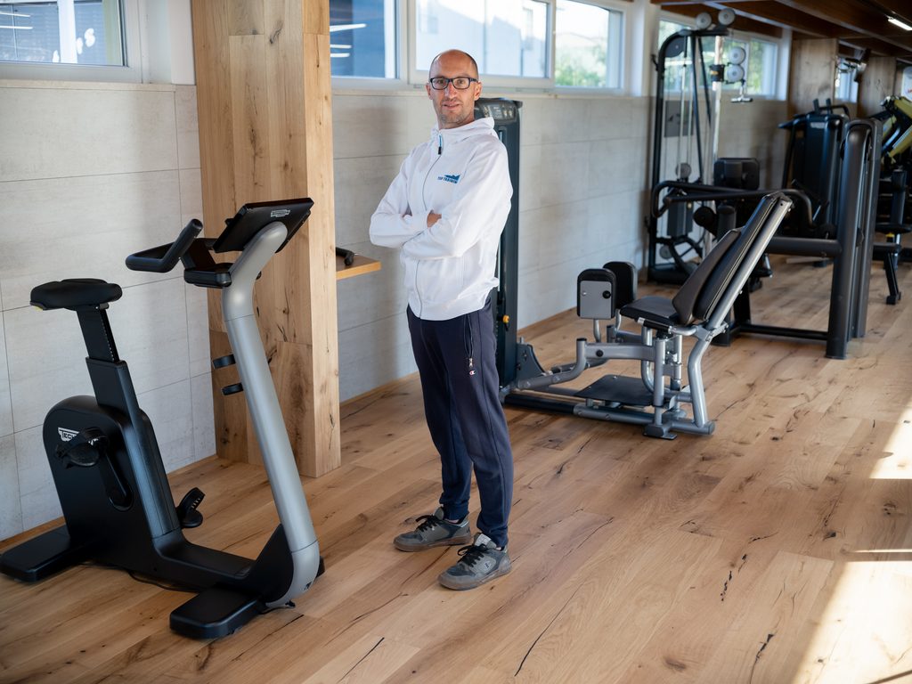 luca-matia-gozzi-nella-sua-palestra-a-sirmione-del-garda