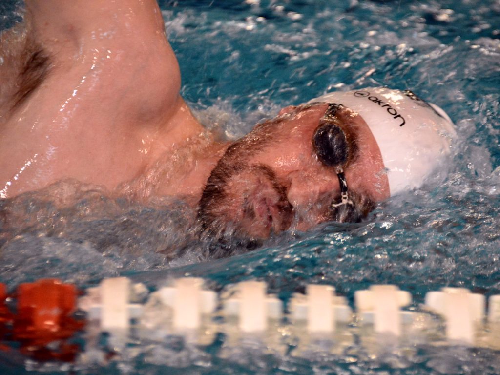 luca-matia-gozzi-in-piscina-durante-una-gara-di-nuoto